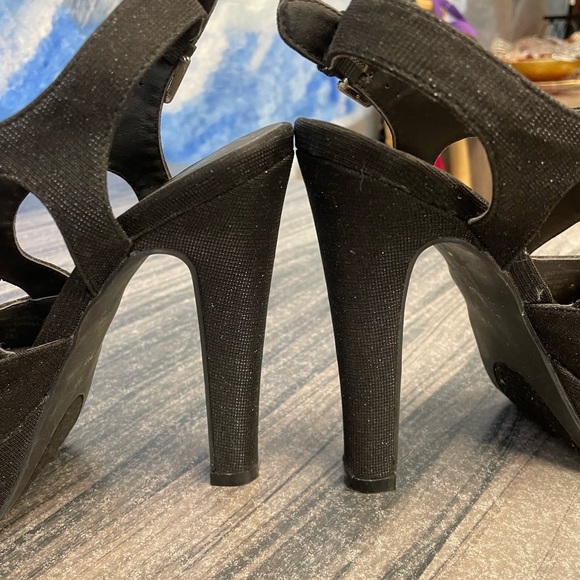 Guess Heels - Picture 6 of 12